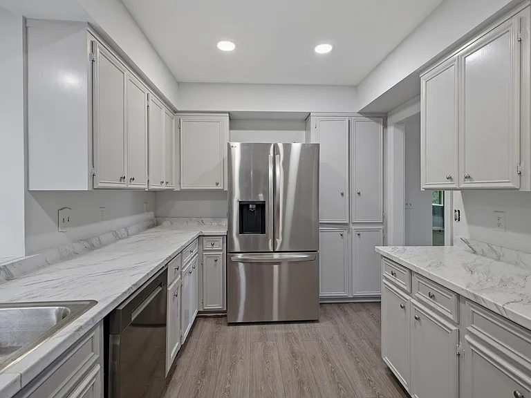 5612 Stanford Ct — Photo 13