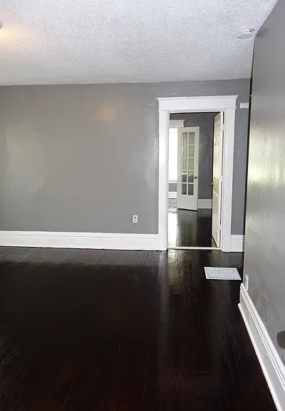 90 Winifred St W — Photo 6