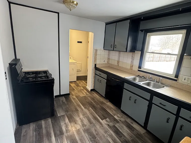 15424 Oldham St — Photo 16