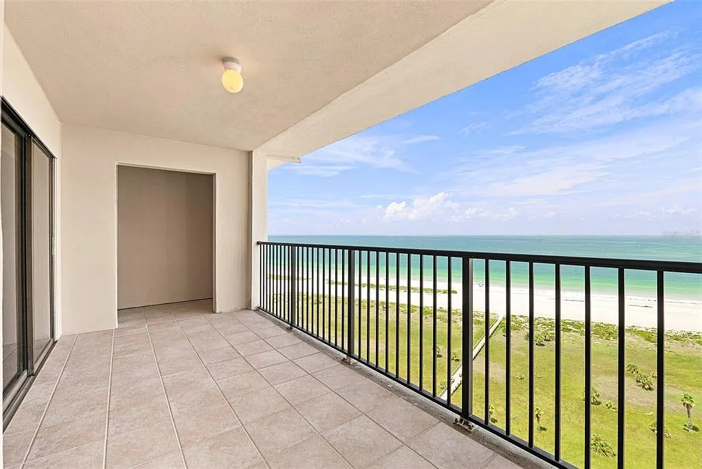 2 bed, 2.0 bath, 1111 sqft, $3,000 — Photo 4