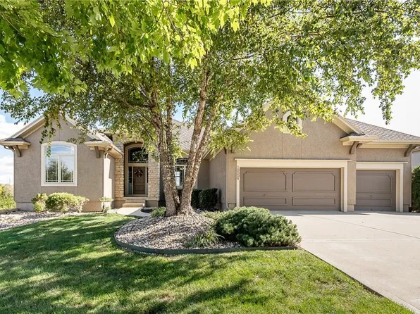 10009 Warwick St, Lenexa, KS 66220