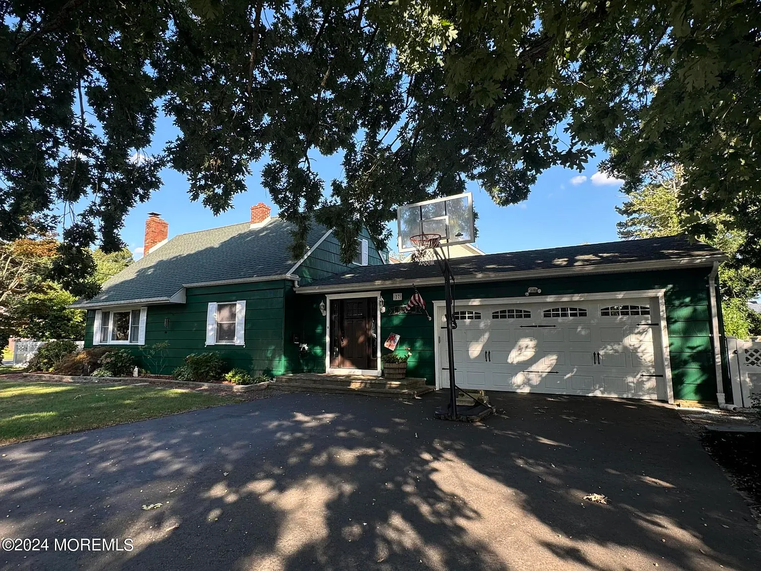27 Laurelhurst Drive photo 1