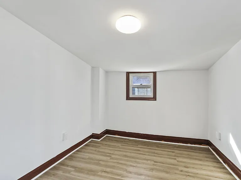 216-218 N College St — Photo 14