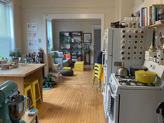 2nd image of 1014 N Hermitage Ave #1