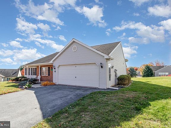 4th image of 15 Lakeview Dr