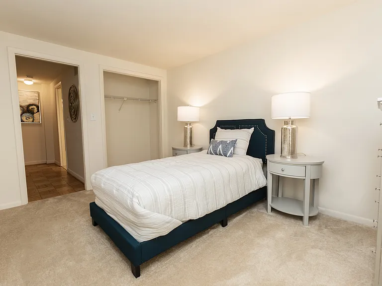 Spring Hill Apartments & Townhomes — Photo 20