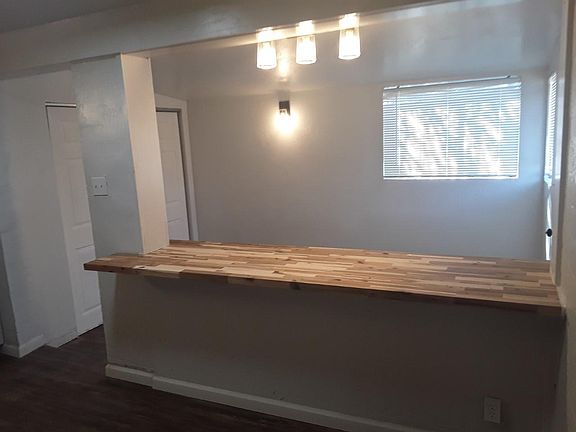 3rd image of 225 S Avenue B