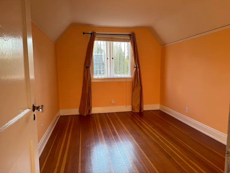 3424 NE 30th Ave — Photo 5