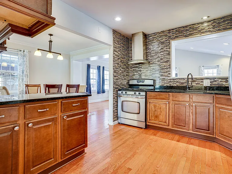 7601 Mendota Pl — Photo 11