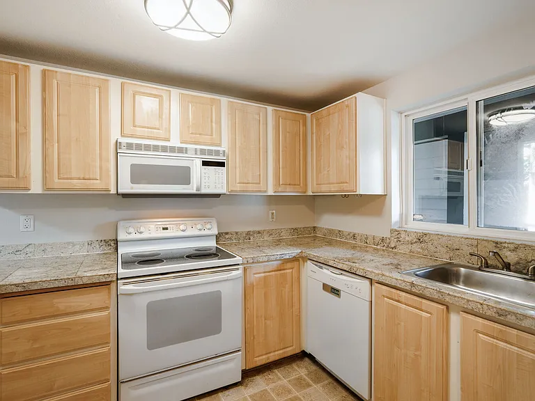 11114 NE 125th Ln #G325 — Photo 7