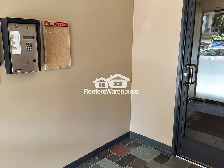1901 Emerson Ave S #102 — Photo 28