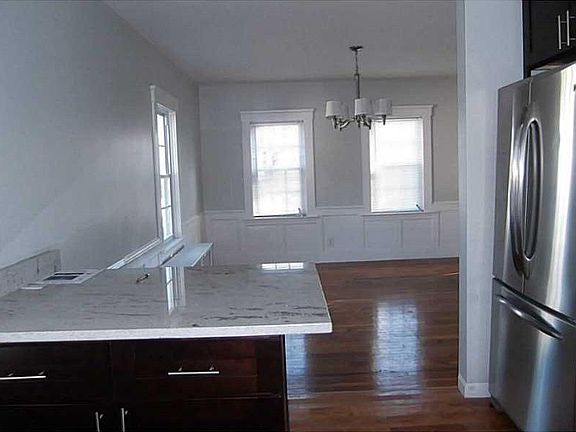 5th image of 16 Whittier Dr