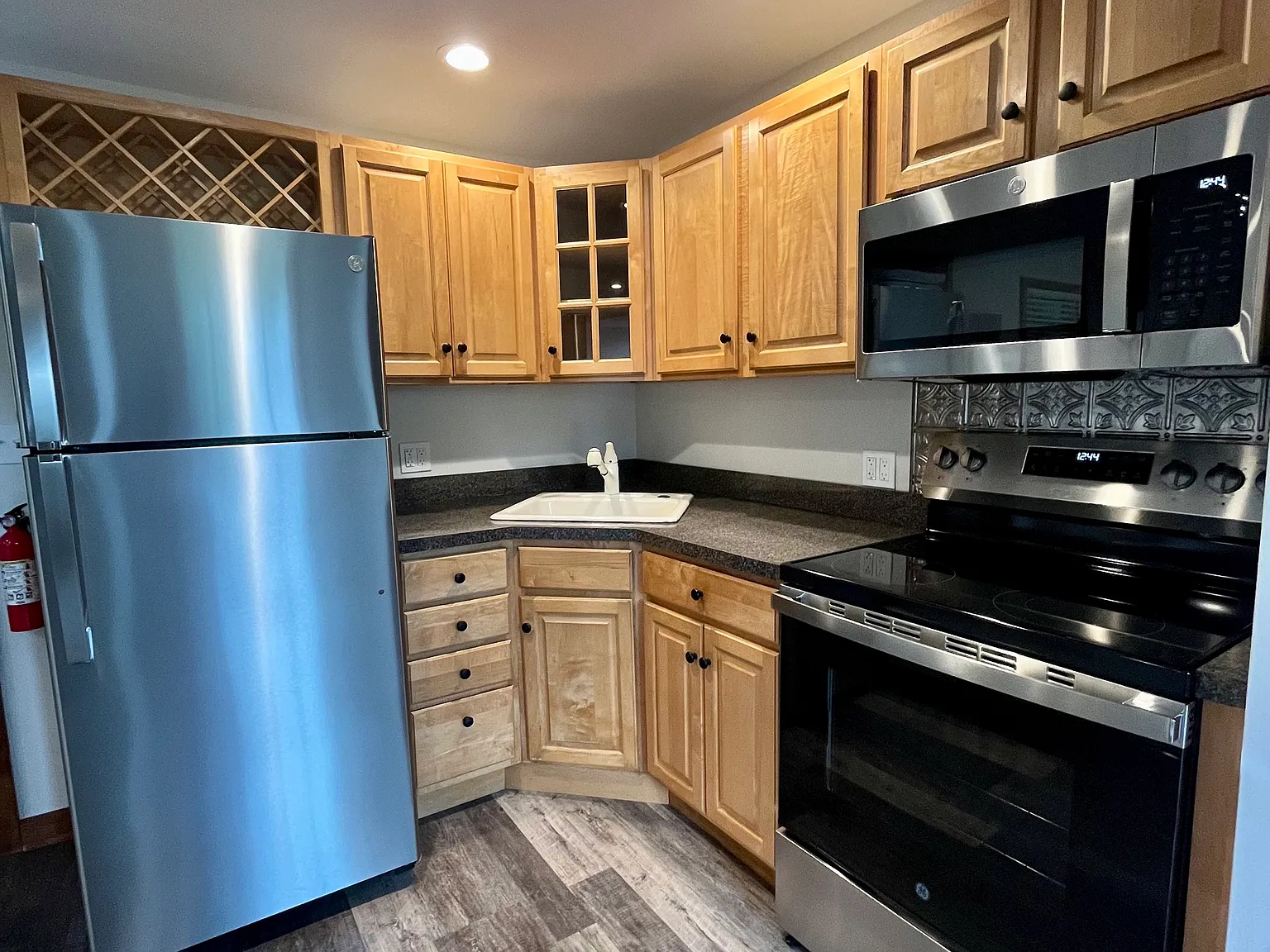 Studio, 702 sqft, $1,900 — Photo 3