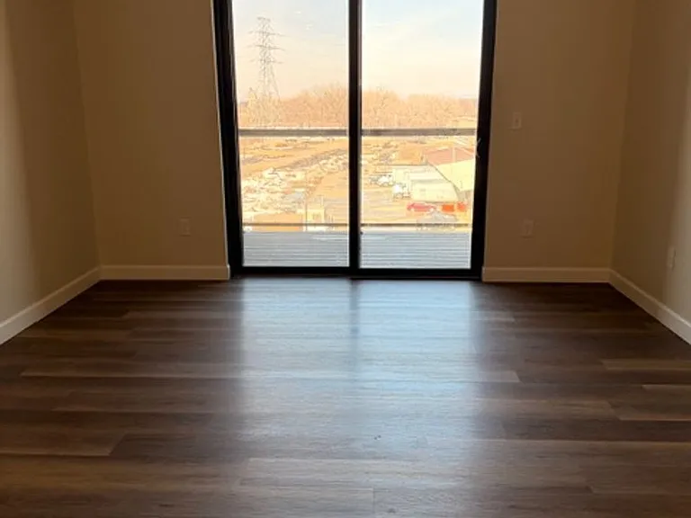 Brand New - War Eagle Apartments in the River Point District — Photo 17