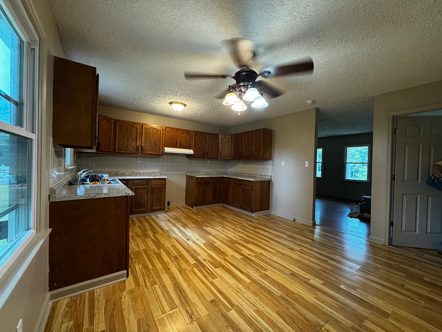 3 bed, 1350 sqft, $1,900 — Photo 1