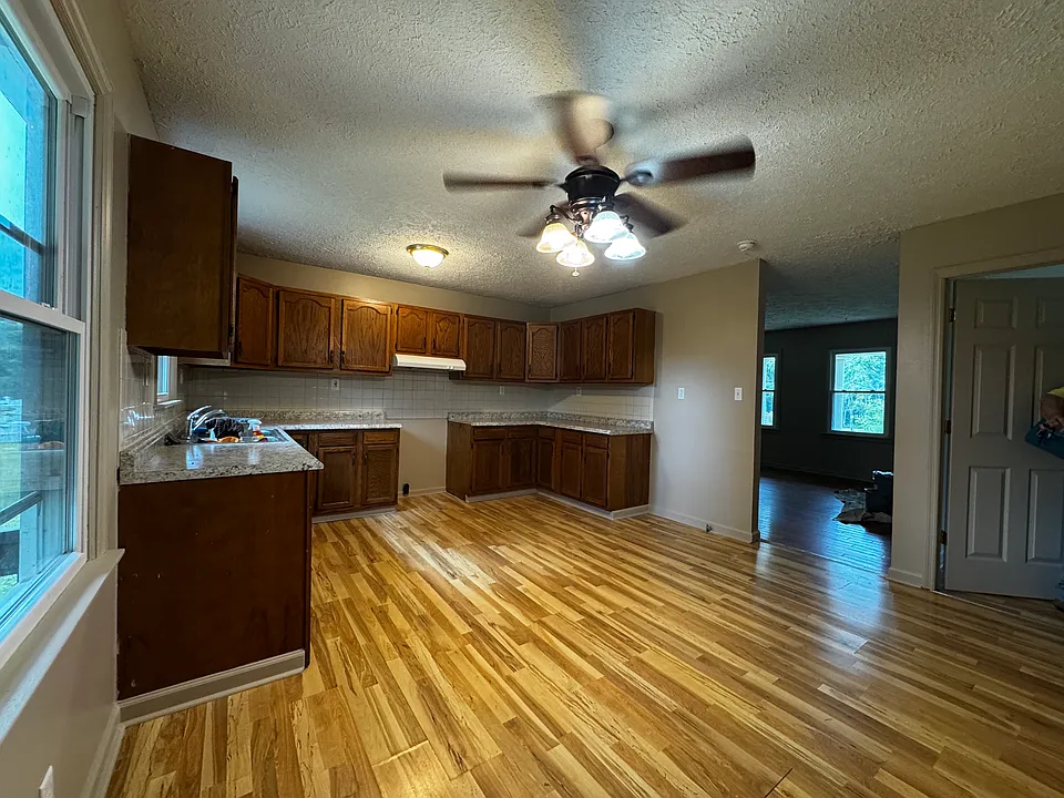 1037 Garton Rd