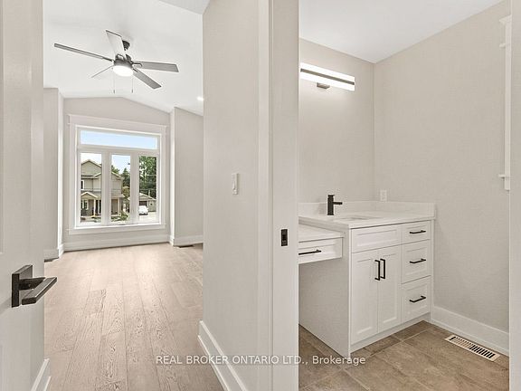 5th image of 44 Topham Blvd
