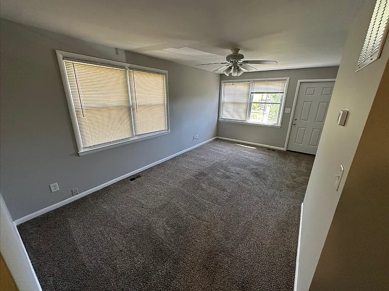 6202 Everall Ave — Photo 4
