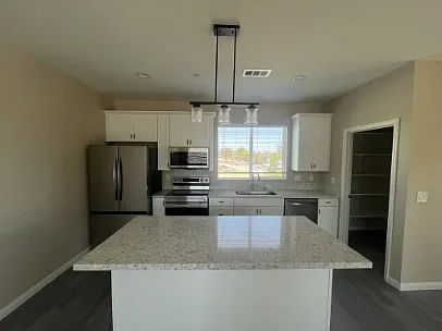 3 bed, 2.5 bath, 1350 sqft, $3,595 — Photo 3