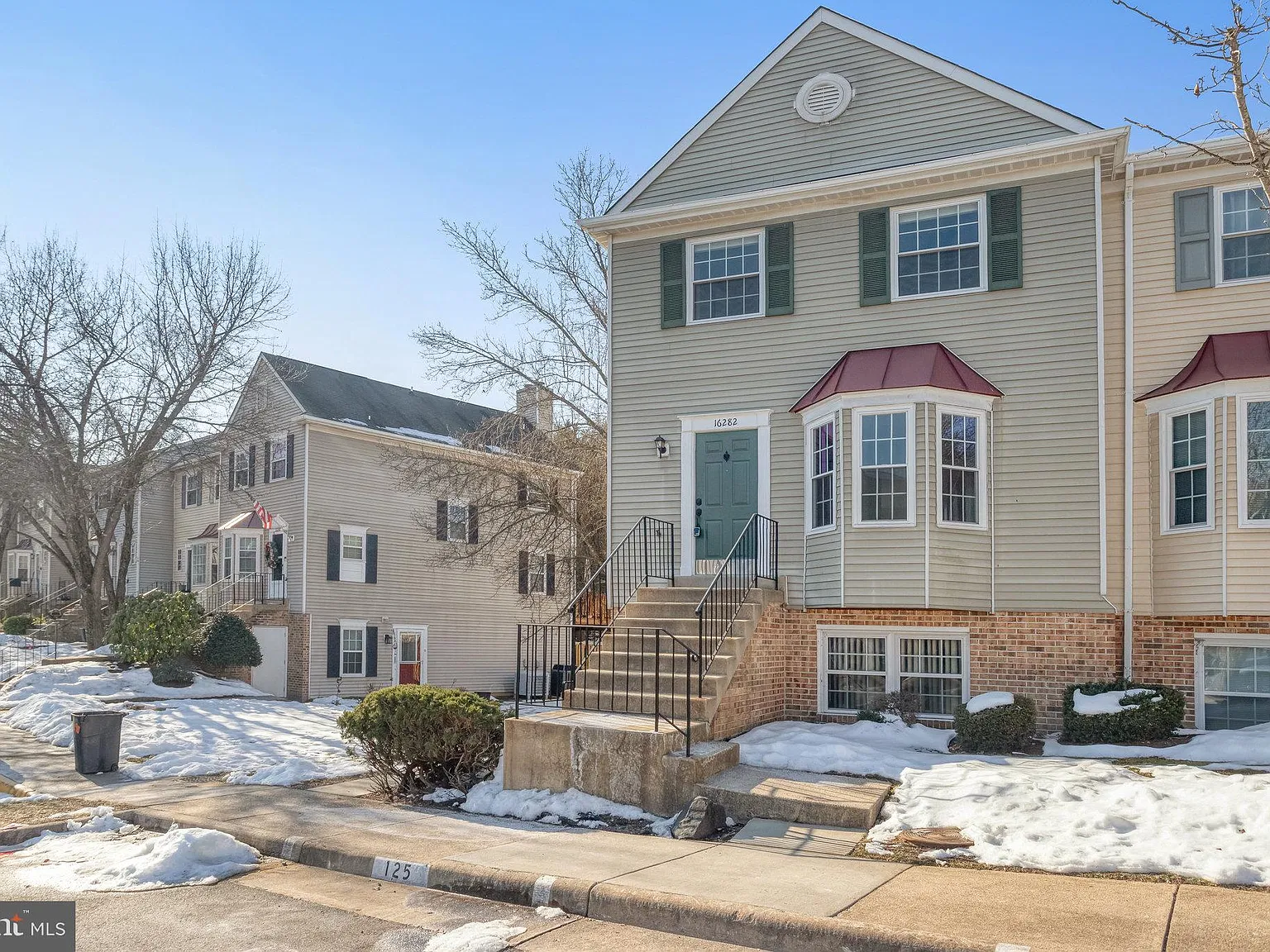 3 bed, 2.5 bath, 1407 sqft, $2,800 — Photo 2
