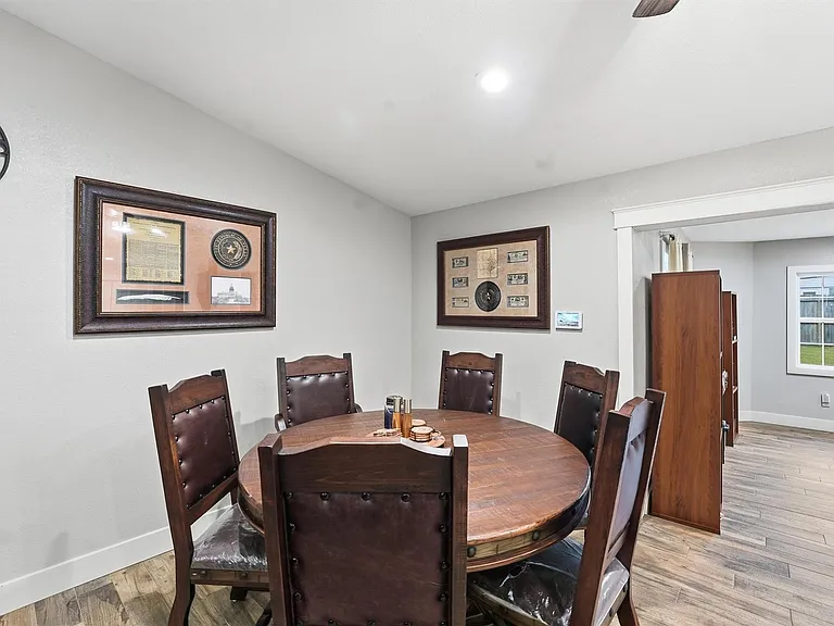 431 Dover Ln — Photo 3