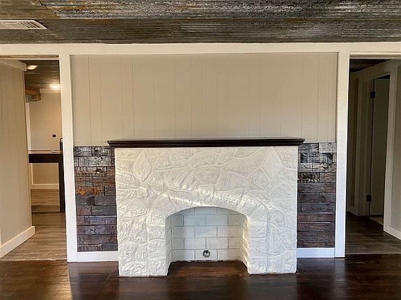 4th image of 2414 Phillips Ln