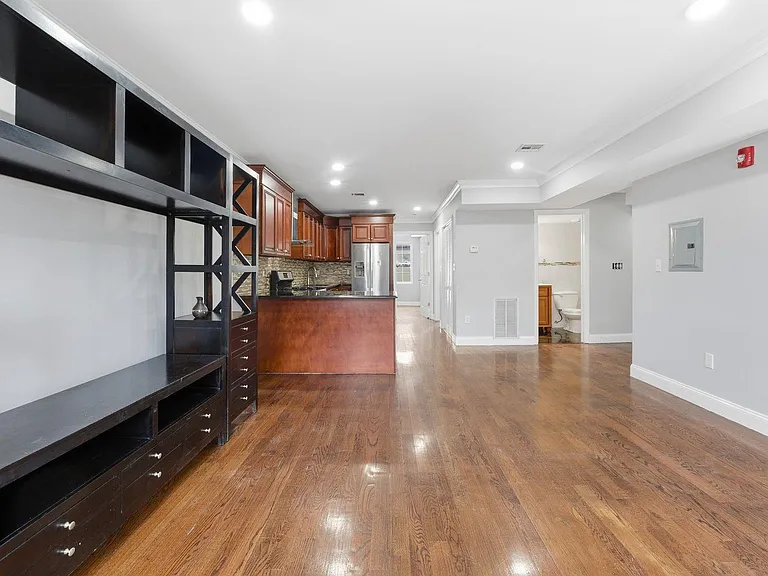 168 New York Ave #2 — Photo 6