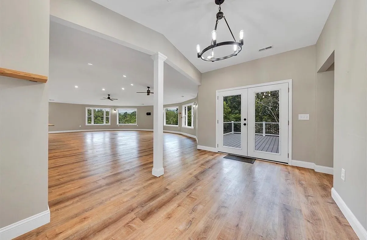 6 bed, 3519 sqft, $3,000 — Photo 4