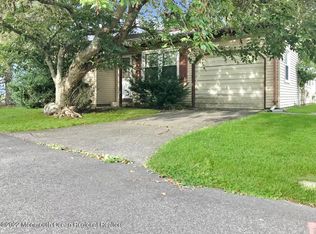 33 Chelsea Dr, Whiting, NJ 08759