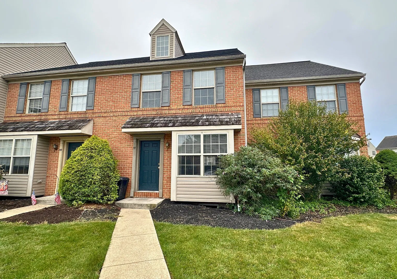 3 bed, 1.5 bath, 1391 sqft, $1,750 — Photo 1