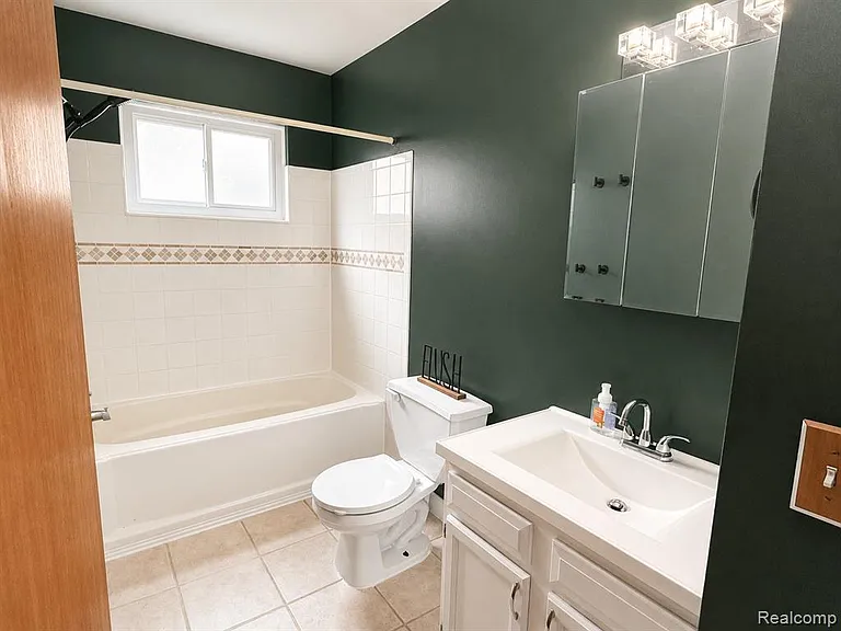 23400 Reynolds Ave — Photo 9