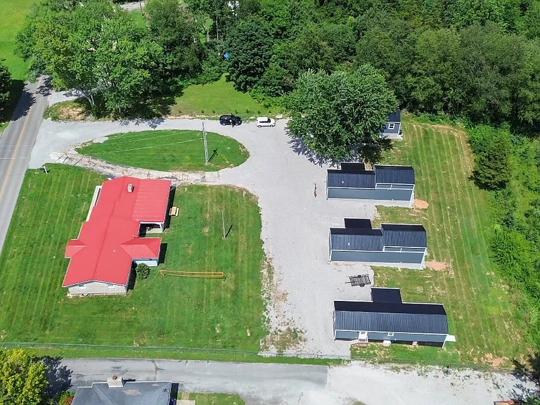 495 W Bourbon Rd — Photo 2