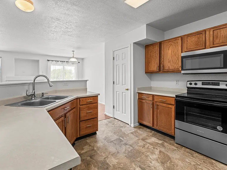 1159 S Waco St #C — Photo 7
