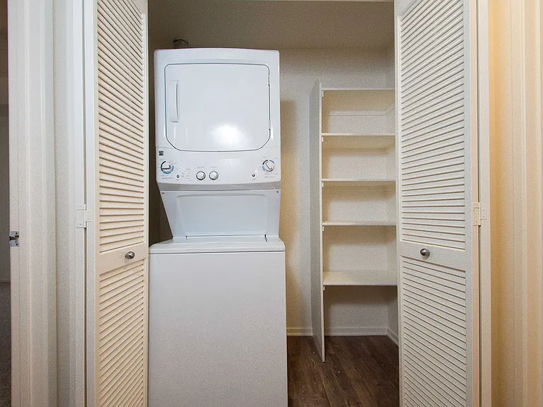 Avila Apartment Homes — Photo 37