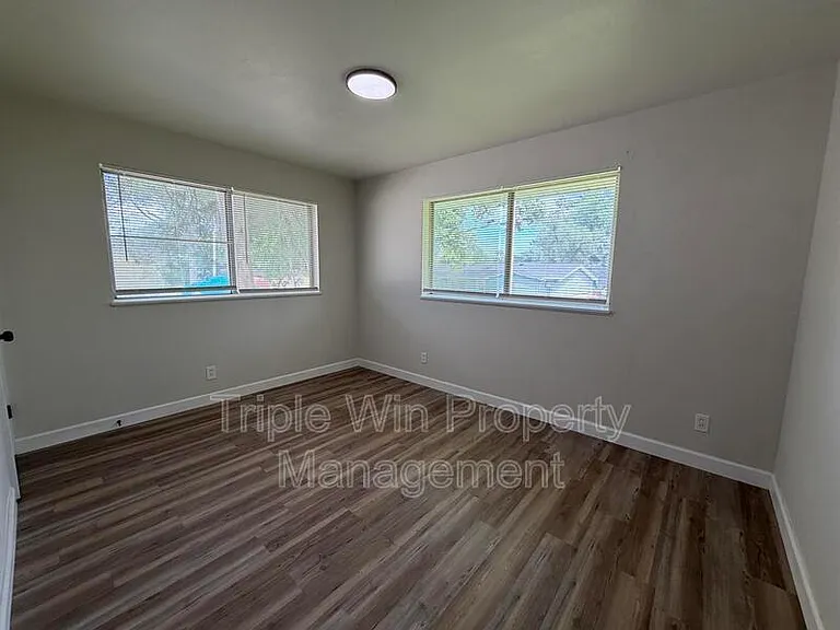 2257 Luxmore Dr — Photo 33