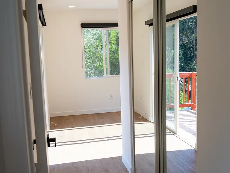 8192 Laurelmont Dr — Photo 10