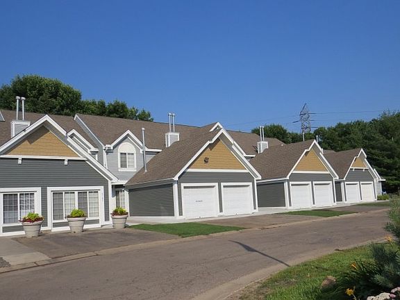 4th image of 2423 Sumac Way