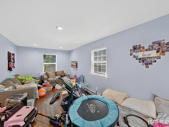 5th image of 8 Alpine Ct