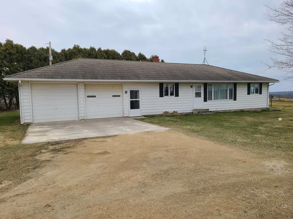 21828 Faucet Rd, Edgewood, IA 52042
