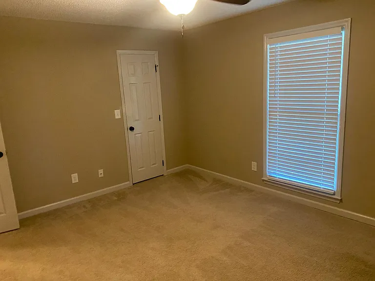 113 Springfield Ln — Photo 9