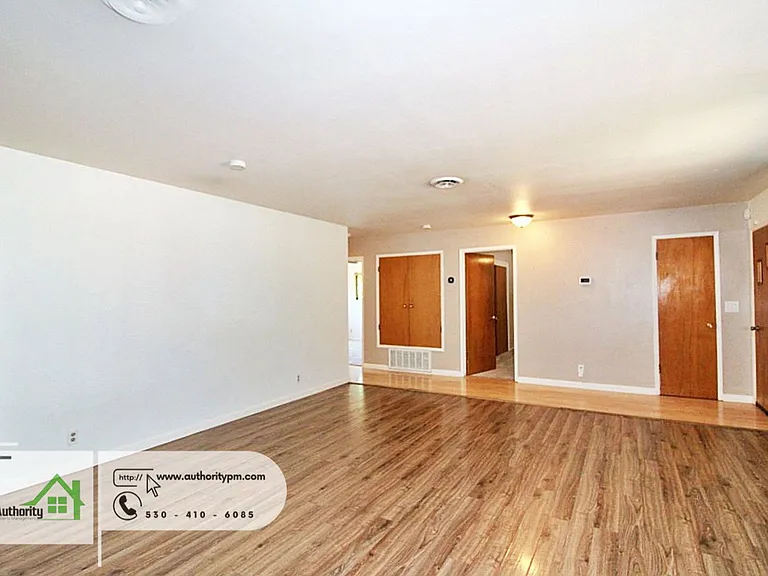 4548 Pensacola St — Photo 7