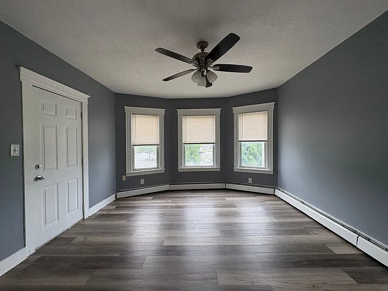 680 W Main Street - Blue Pod — Photo 10