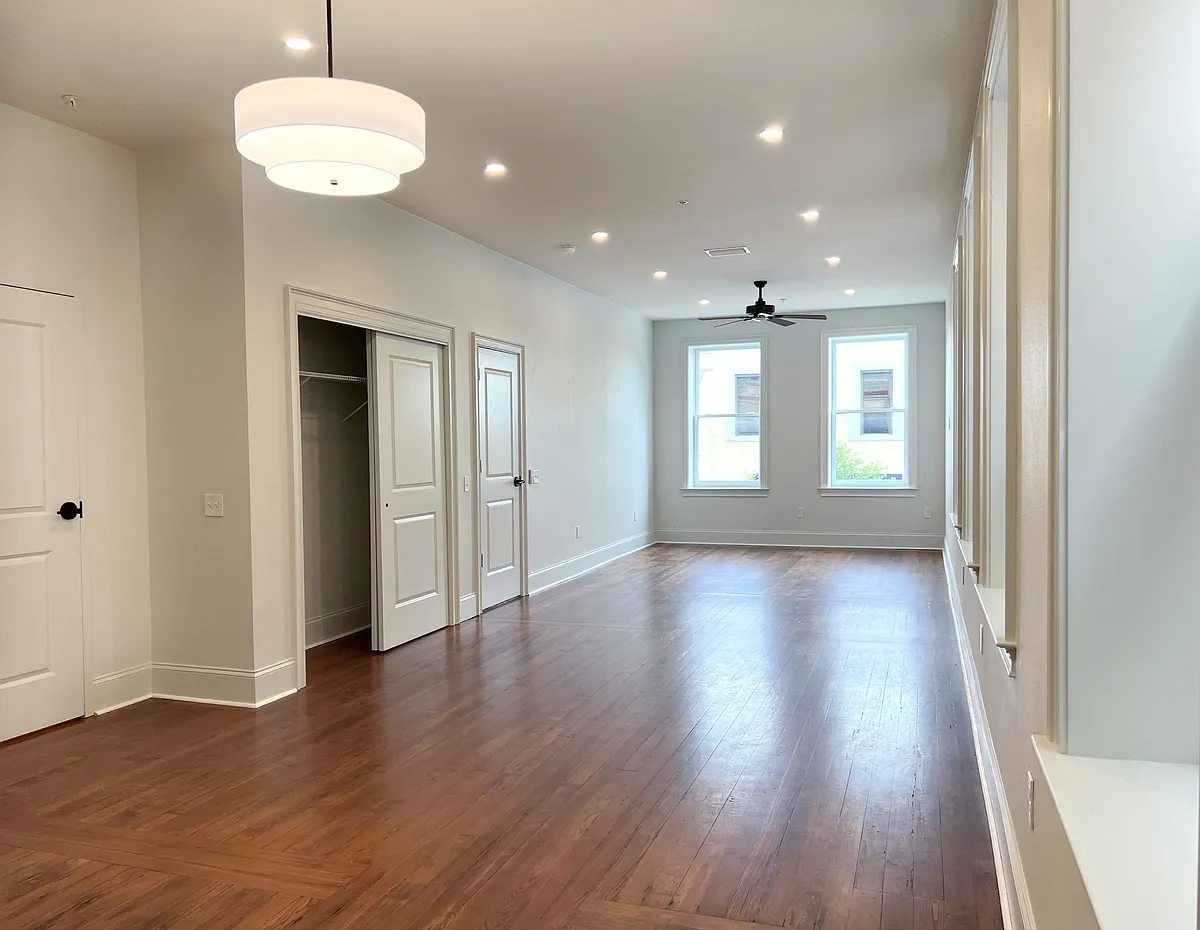 Building Photo - 244 E Park Ave #201
