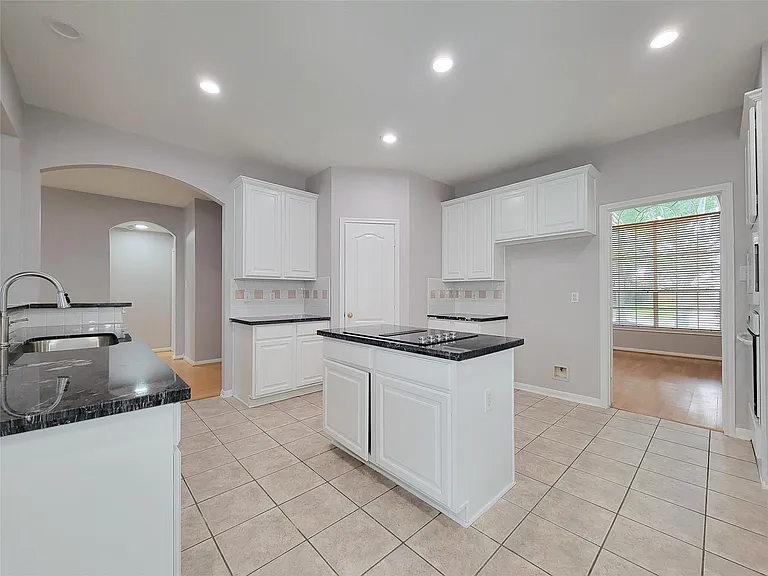 9410 Barretts Glen Ct — Photo 10