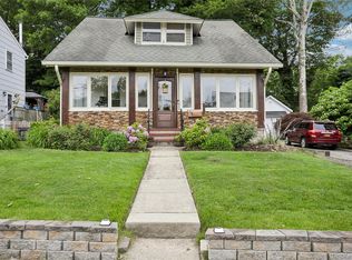75 Chestnut Ave, Pelham, NY 10803