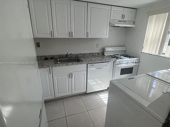 5th image of 11141 SW 70th Ter