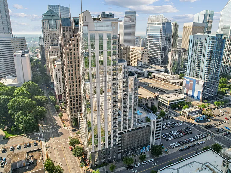 333 W Trade St #22 — Photo 34
