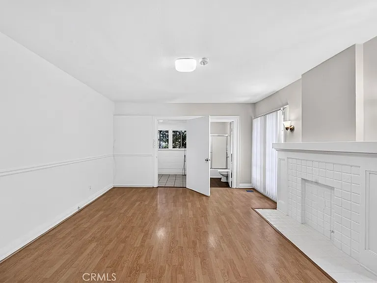 139 S Manhattan Pl — Photo 9