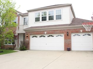 310 English Oak Ln, Streamwood, IL 60107
