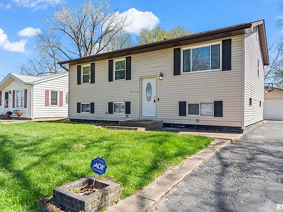 3rd image of 328 Parkview Dr